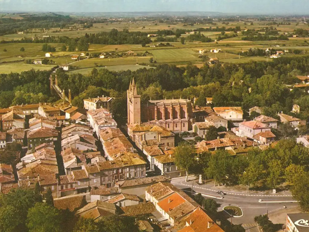 La ville de Saint Sulpice la Pointe dans le Tarn avec VTC Tarn
